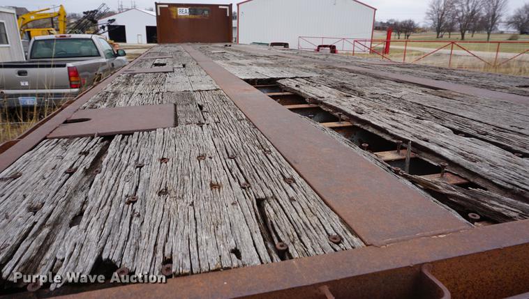 image for item DE3240 1984 Monan flatbed trailer