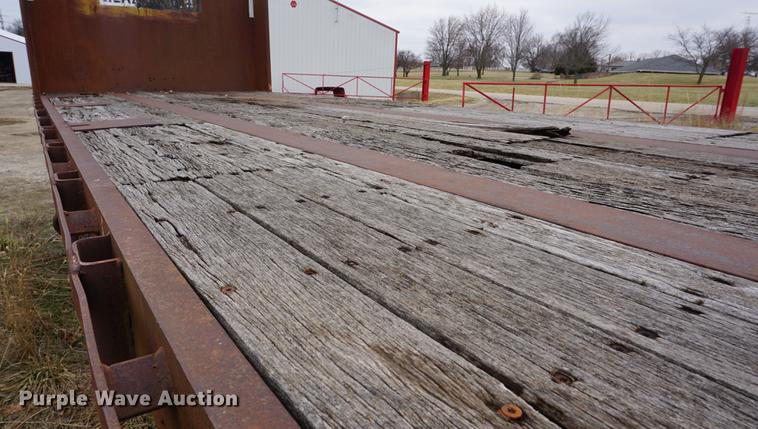 image for item DE3240 1984 Monan flatbed trailer