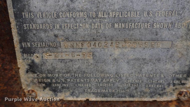 image for item DE3240 1984 Monan flatbed trailer