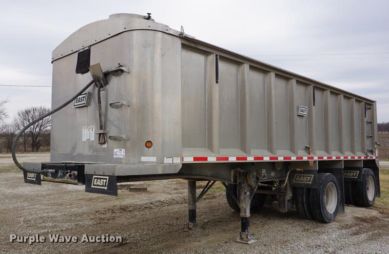 image for item DE3251 2009 East end dump trailer