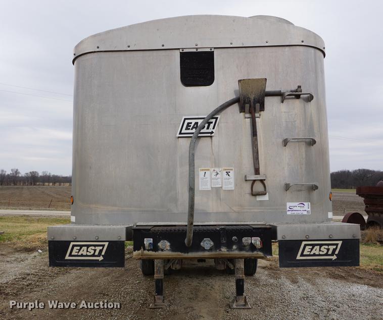 image for item DE3251 2009 East end dump trailer