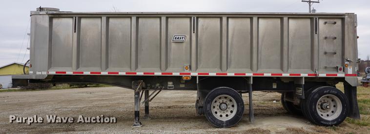 image for item DE3251 2009 East end dump trailer