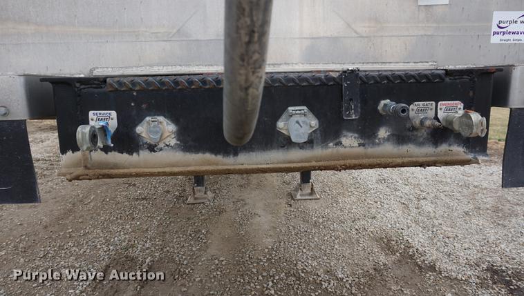 image for item DE3251 2009 East end dump trailer