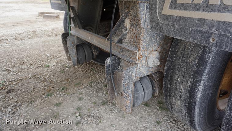 image for item DE3251 2009 East end dump trailer