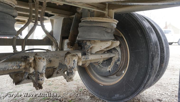 image for item DE3251 2009 East end dump trailer