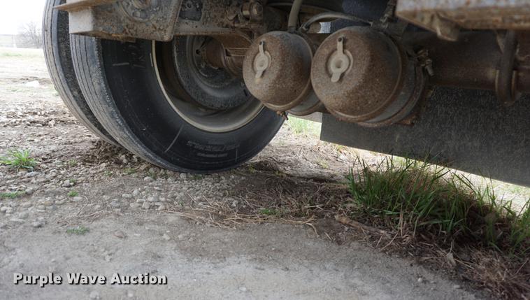 image for item DE3251 2009 East end dump trailer