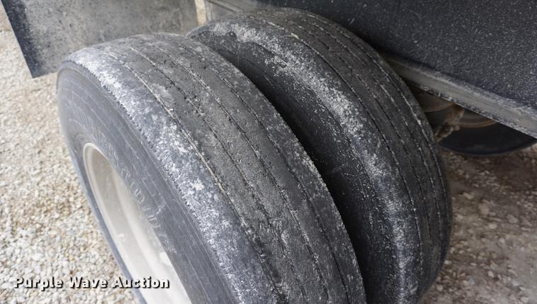 image for item DE3251 2009 East end dump trailer