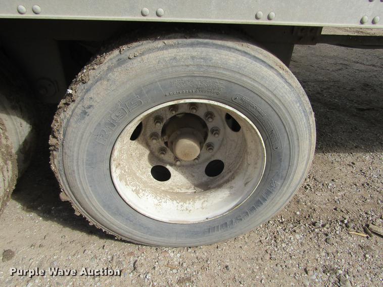 image for item DE6676 2001 Trailmobile dry van trailer