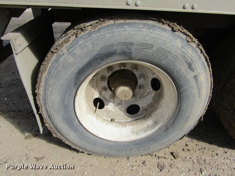 image for item DE6676 2001 Trailmobile dry van trailer