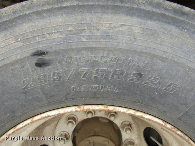 image for item DE6676 2001 Trailmobile dry van trailer