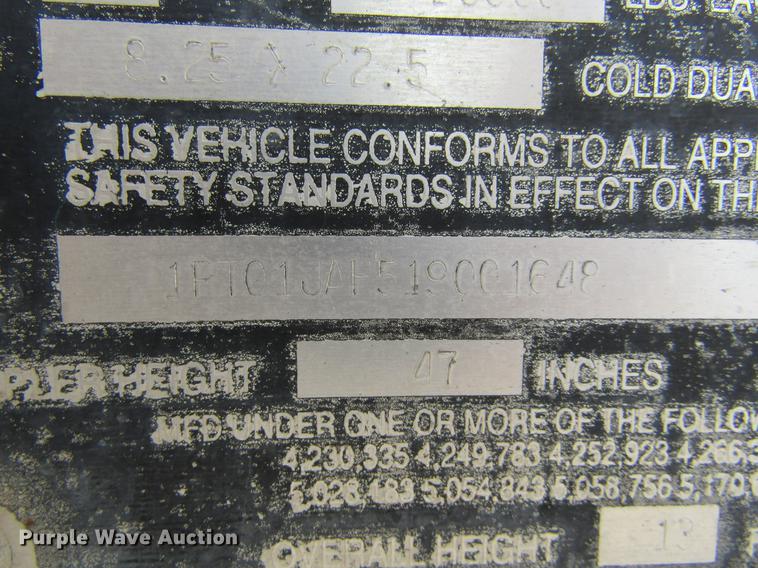 image for item DE6676 2001 Trailmobile dry van trailer