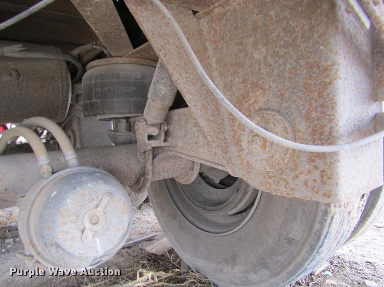 image for item DE6677 2001 Trailmobile dry van trailer