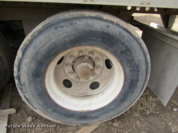 image for item DE6677 2001 Trailmobile dry van trailer