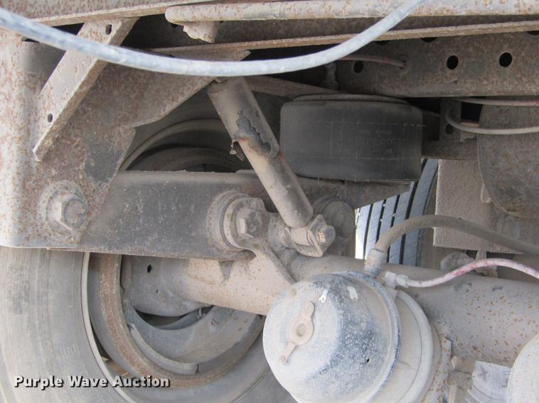 image for item DE6678 2000 Fruehauf dry van trailer