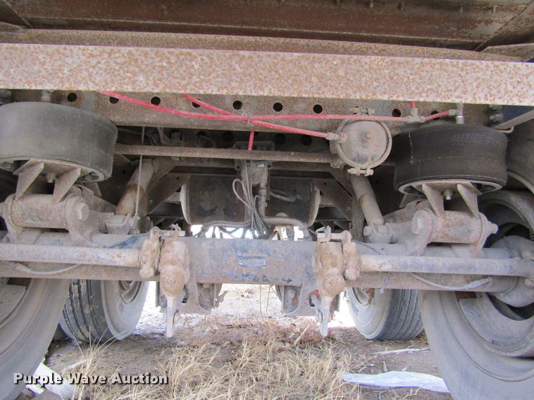 image for item DE6678 2000 Fruehauf dry van trailer