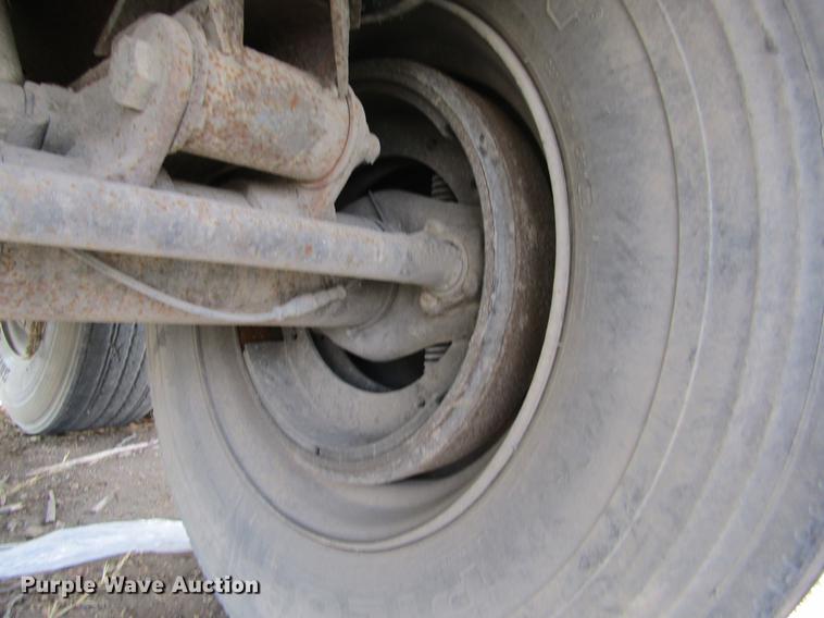 image for item DE6678 2000 Fruehauf dry van trailer