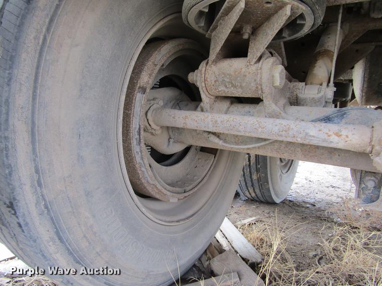 image for item DE6678 2000 Fruehauf dry van trailer