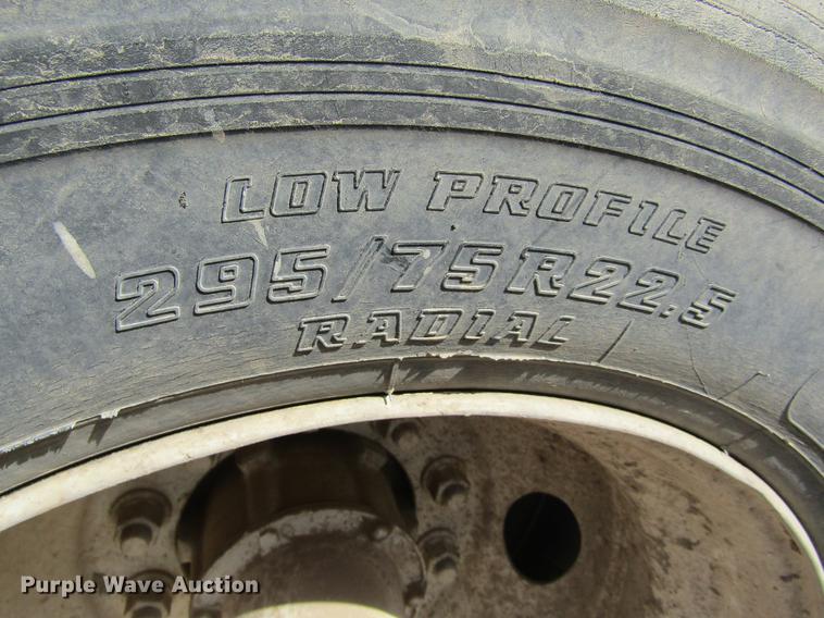 image for item DE6678 2000 Fruehauf dry van trailer