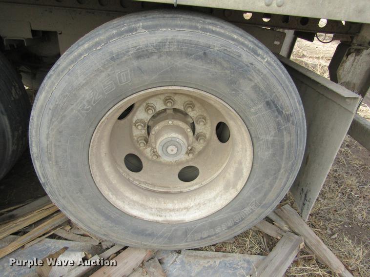 image for item DE6678 2000 Fruehauf dry van trailer