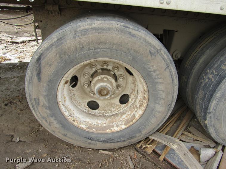 image for item DE6678 2000 Fruehauf dry van trailer