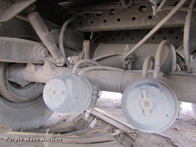 image for item DE6680 1999 Utility V52DC dry van trailer