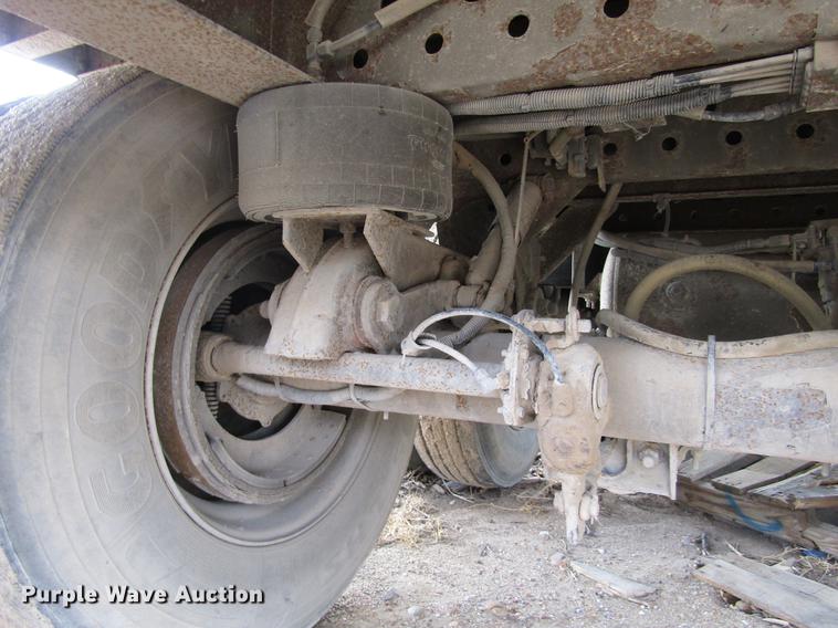 image for item DE6680 1999 Utility V52DC dry van trailer