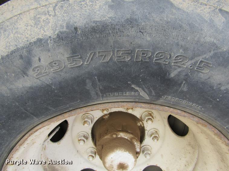 image for item DE6680 1999 Utility V52DC dry van trailer