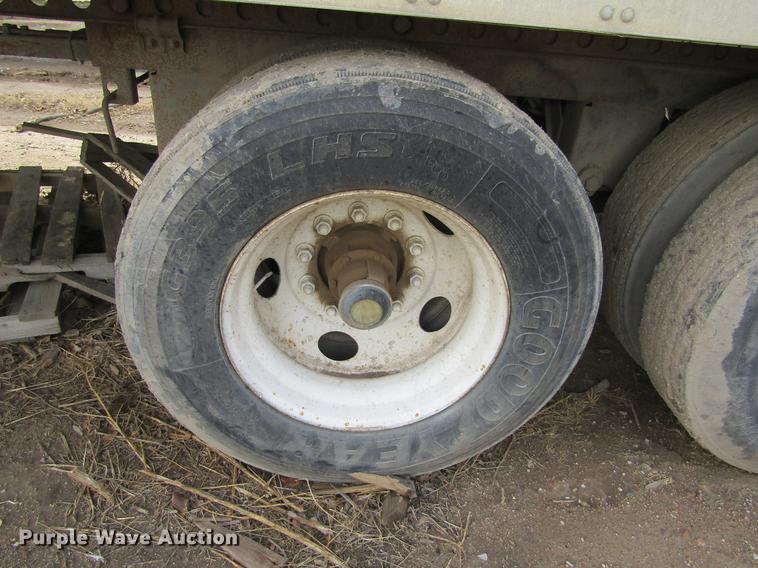 image for item DE6680 1999 Utility V52DC dry van trailer