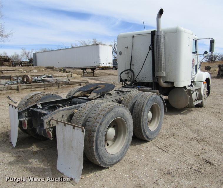 image for item DE6683 1995 Freightliner FLD112 semi truck