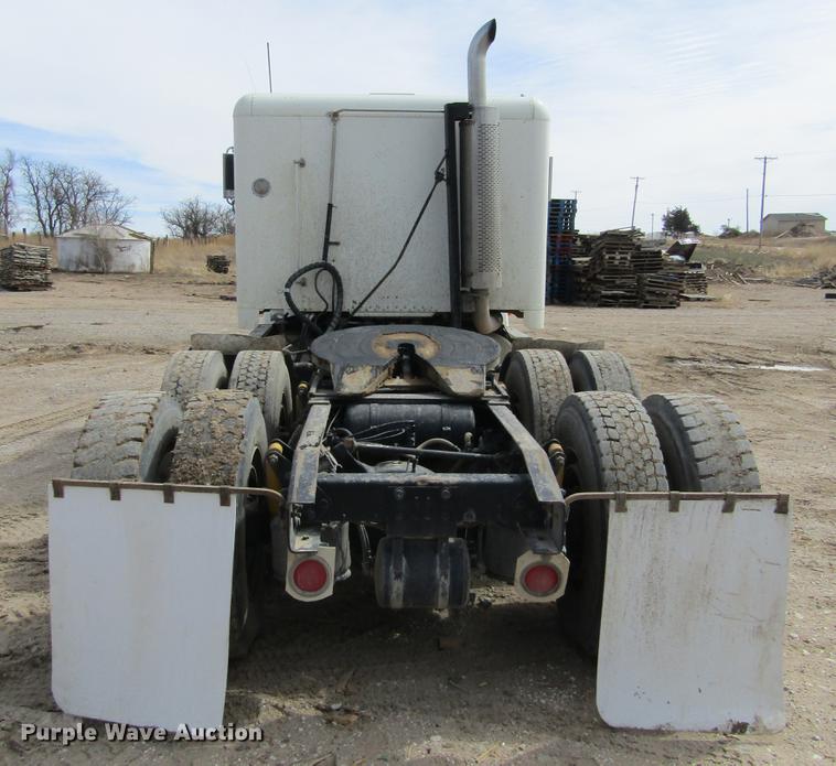 image for item DE6683 1995 Freightliner FLD112 semi truck