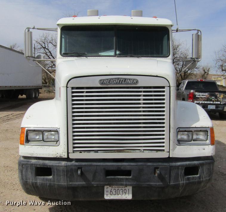 image for item DE6683 1995 Freightliner FLD112 semi truck