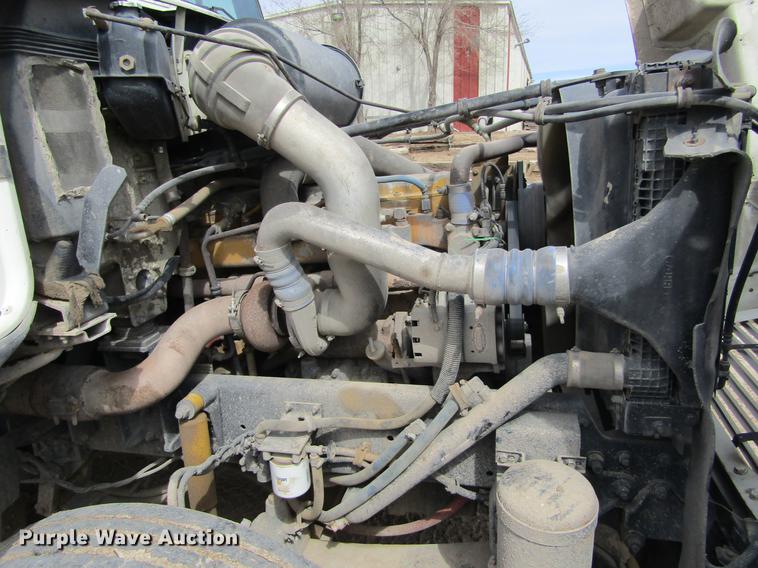 image for item DE6683 1995 Freightliner FLD112 semi truck