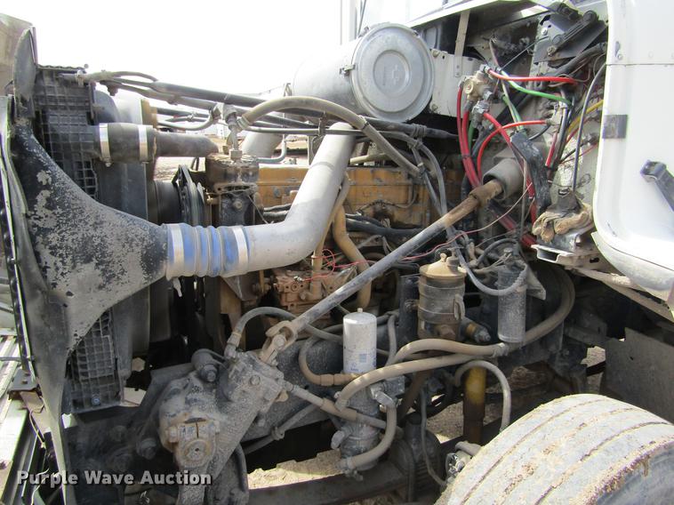 image for item DE6683 1995 Freightliner FLD112 semi truck