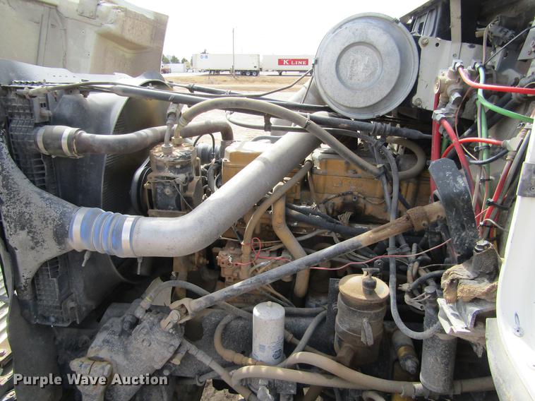 image for item DE6683 1995 Freightliner FLD112 semi truck