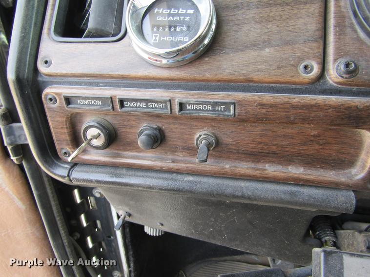 image for item DE6683 1995 Freightliner FLD112 semi truck