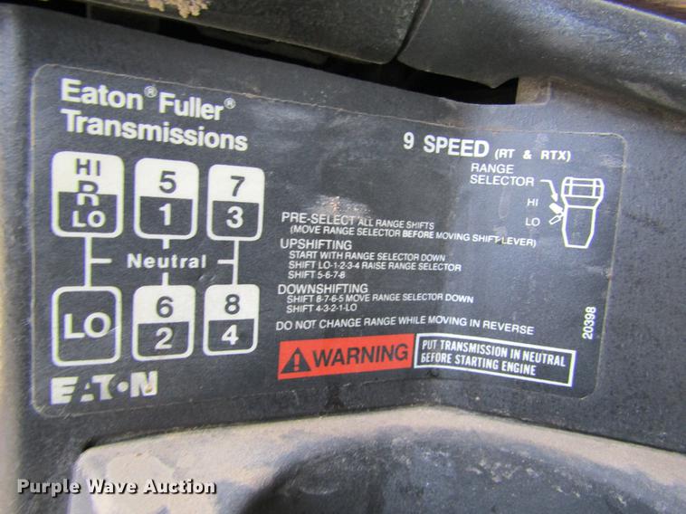 image for item DE6683 1995 Freightliner FLD112 semi truck