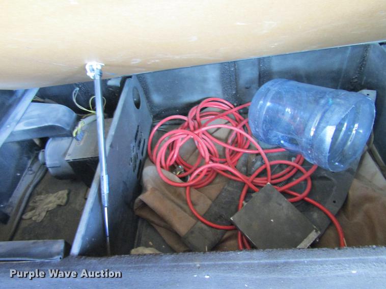 image for item DE6683 1995 Freightliner FLD112 semi truck