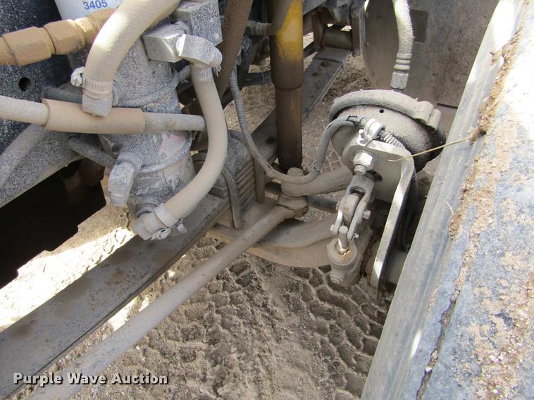 image for item DE6683 1995 Freightliner FLD112 semi truck