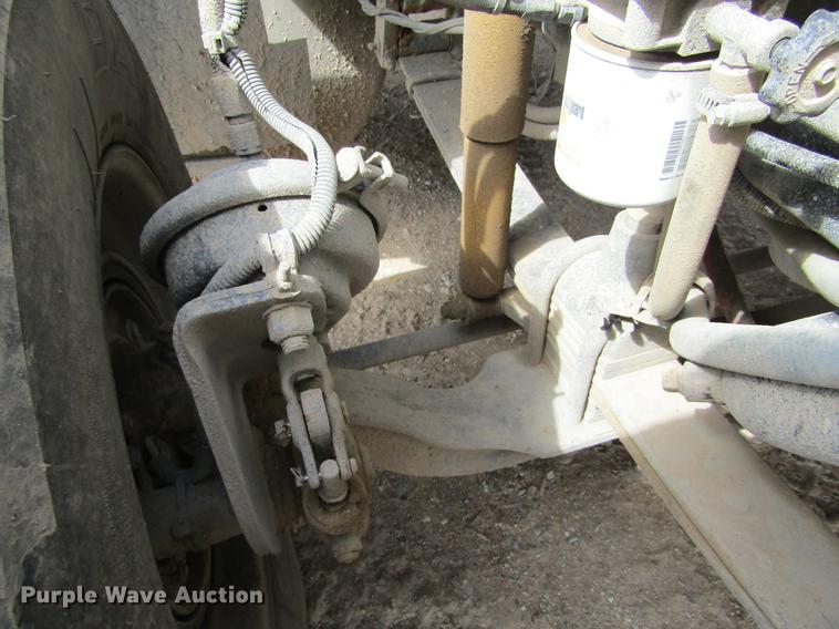 image for item DE6683 1995 Freightliner FLD112 semi truck