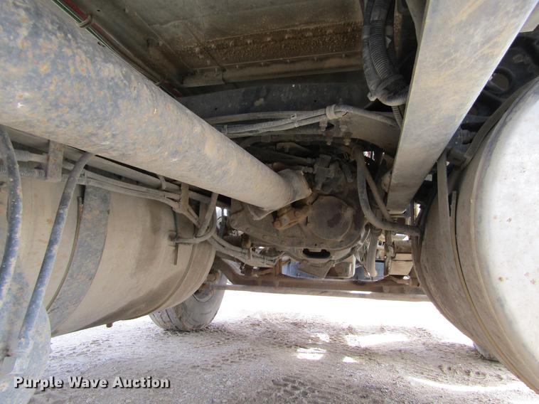 image for item DE6683 1995 Freightliner FLD112 semi truck