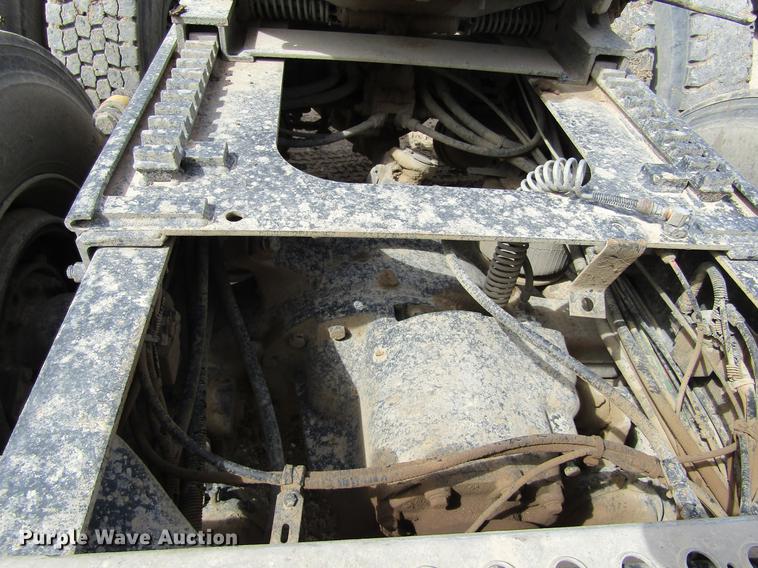 image for item DE6683 1995 Freightliner FLD112 semi truck