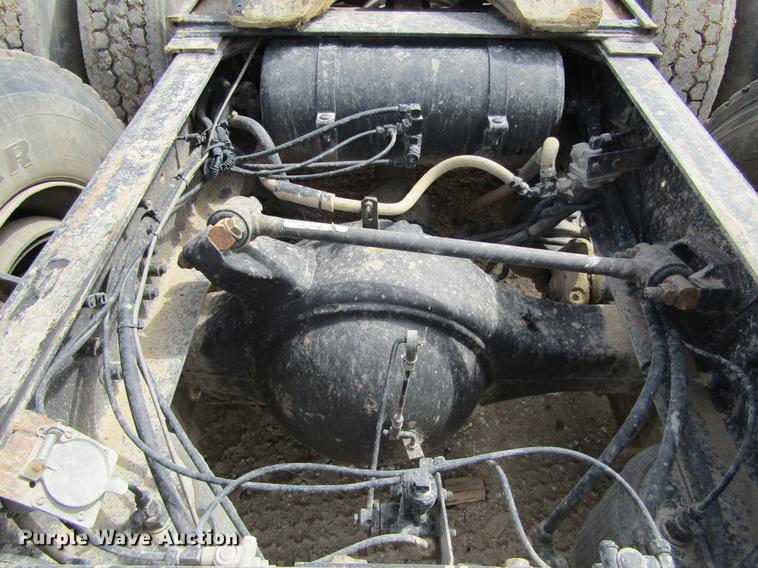 image for item DE6683 1995 Freightliner FLD112 semi truck