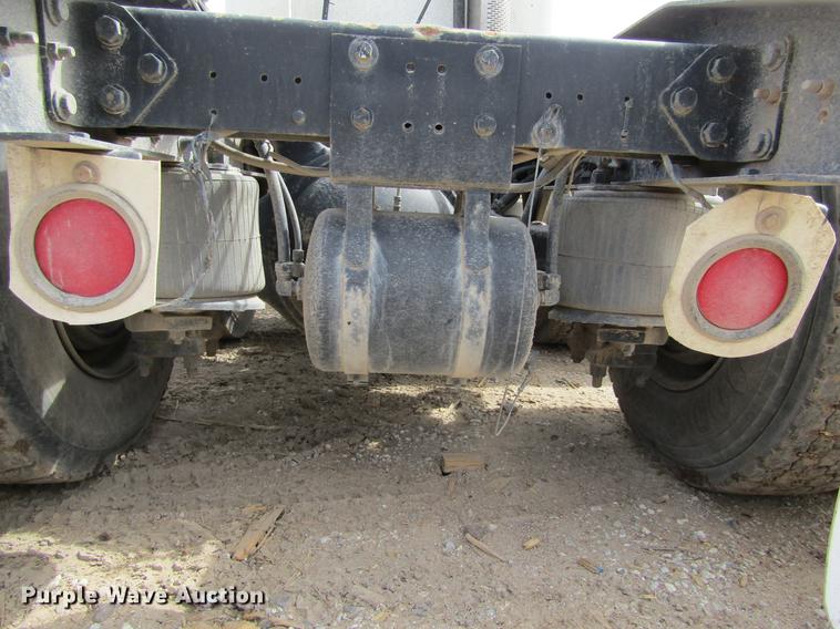 image for item DE6683 1995 Freightliner FLD112 semi truck