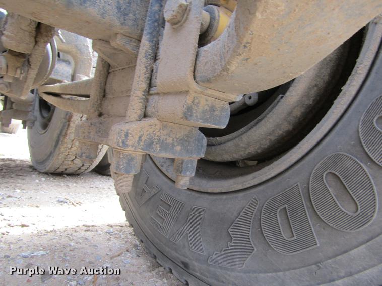 image for item DE6683 1995 Freightliner FLD112 semi truck