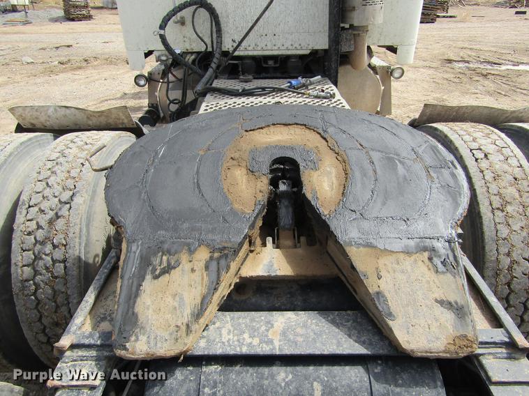 image for item DE6683 1995 Freightliner FLD112 semi truck