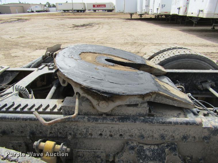 image for item DE6683 1995 Freightliner FLD112 semi truck