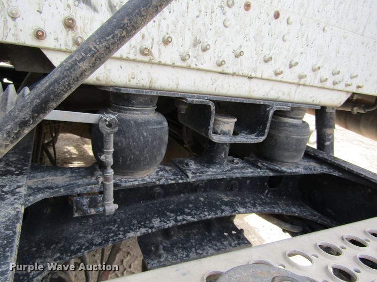 image for item DE6683 1995 Freightliner FLD112 semi truck