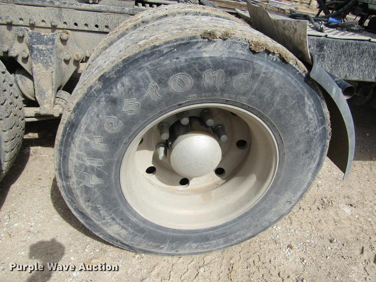 image for item DE6683 1995 Freightliner FLD112 semi truck