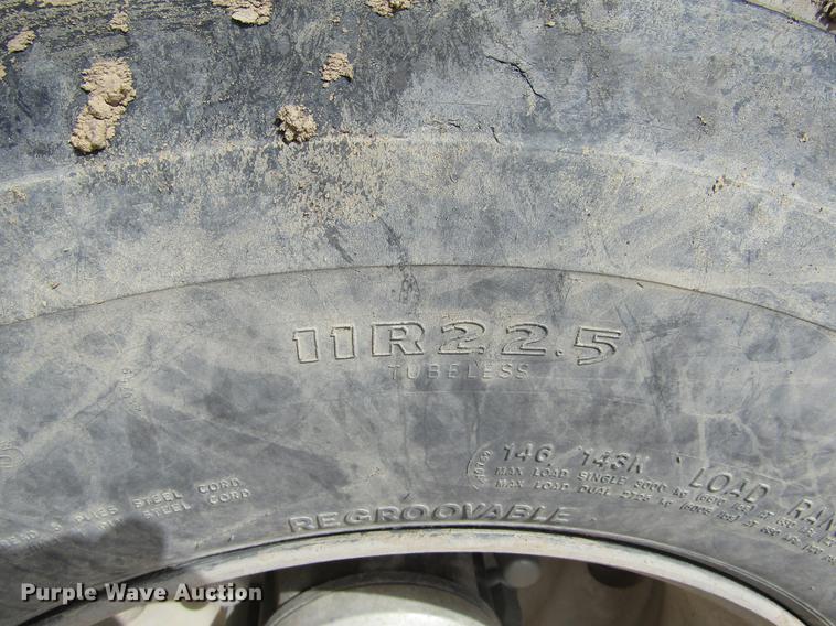 image for item DE6683 1995 Freightliner FLD112 semi truck