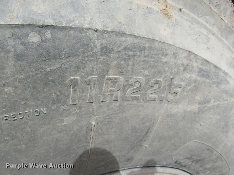 image for item DE6683 1995 Freightliner FLD112 semi truck